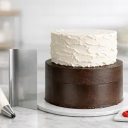 Imagem do Curso gratuito Aprenda Confeitaria: Bolos, Recheios, Coberturas e Decoração com Técnicas Profissionais